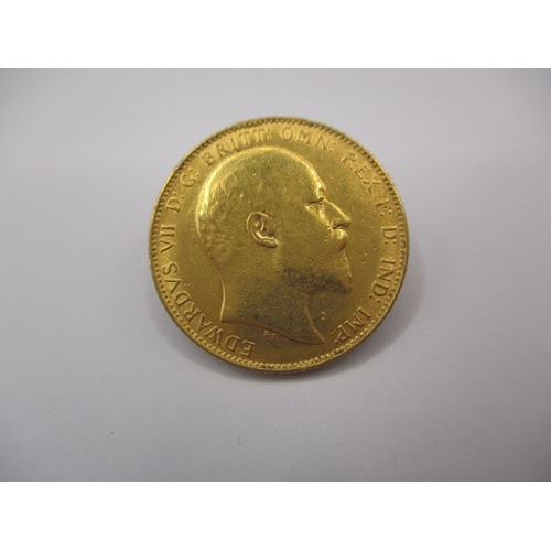 105 - An Edward VII gold sovereign dated 1908, a circulated coin with fine definition of features