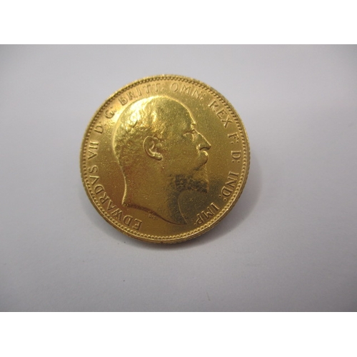 106 - An Edward VII gold sovereign dated 1905, a circulated coin with fine definition of features