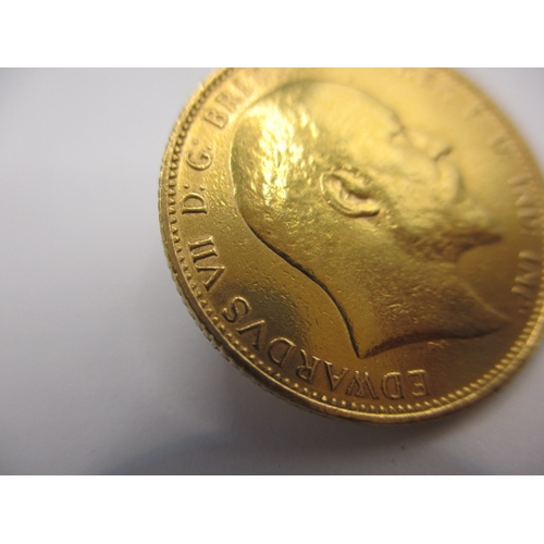 106 - An Edward VII gold sovereign dated 1905, a circulated coin with fine definition of features