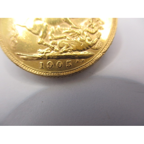 106 - An Edward VII gold sovereign dated 1905, a circulated coin with fine definition of features