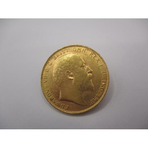 107 - An Edward VII gold sovereign dated 1910, a circulated coin with fine definition of features