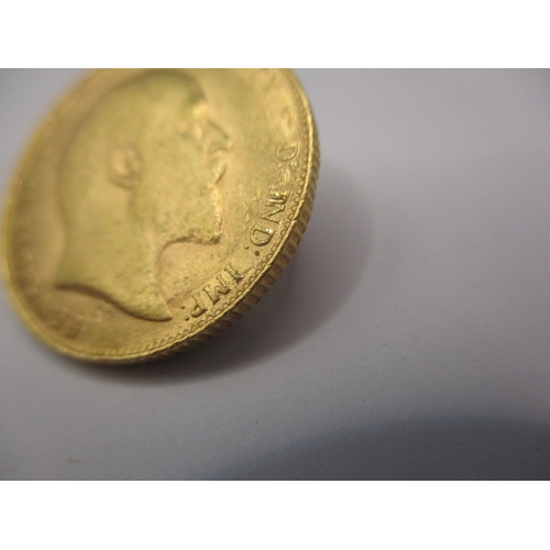 107 - An Edward VII gold sovereign dated 1910, a circulated coin with fine definition of features