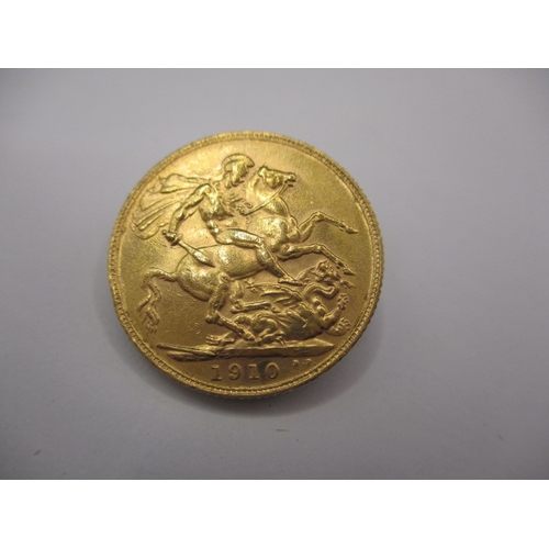 107 - An Edward VII gold sovereign dated 1910, a circulated coin with fine definition of features