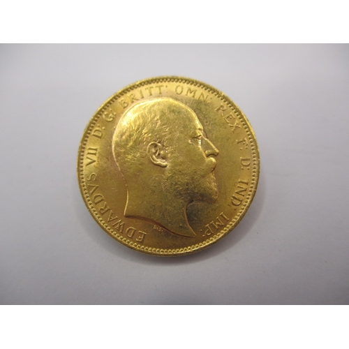 109 - An Edward VII gold sovereign dated 1903, a circulated coin with fine definition of features