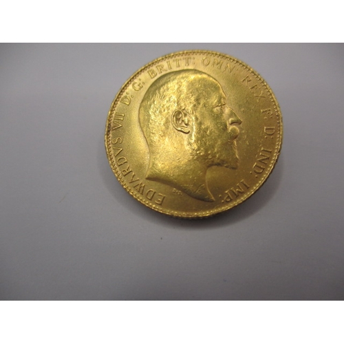 110 - An Edward VII gold sovereign dated 1910, a circulated coin with fine definition of features