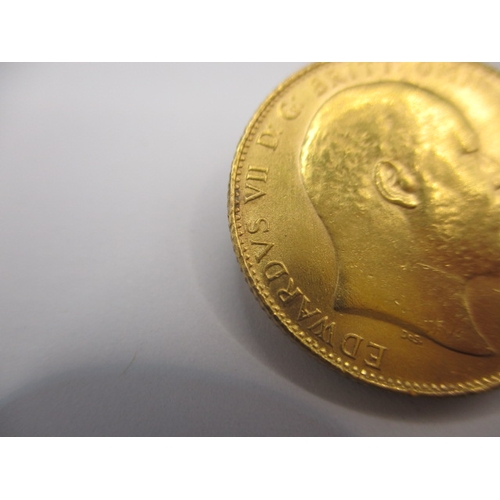 110 - An Edward VII gold sovereign dated 1910, a circulated coin with fine definition of features