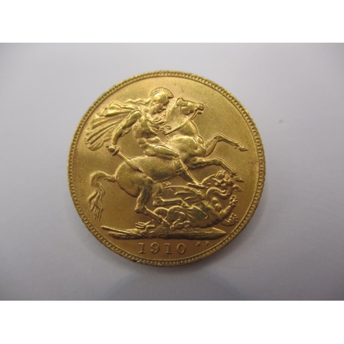 110 - An Edward VII gold sovereign dated 1910, a circulated coin with fine definition of features