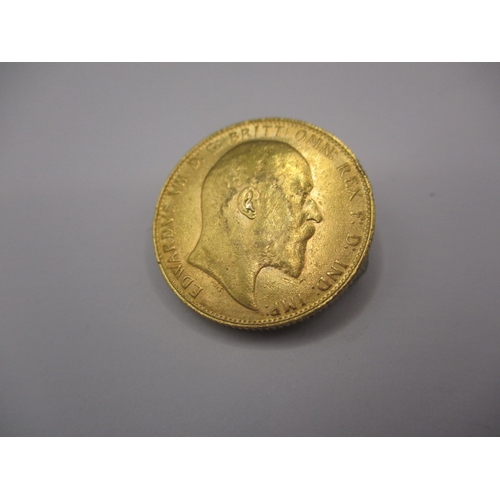 111 - An Edward VII gold sovereign dated 1907, a circulated coin with fine definition of features