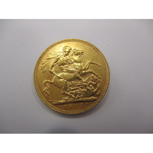 111 - An Edward VII gold sovereign dated 1907, a circulated coin with fine definition of features