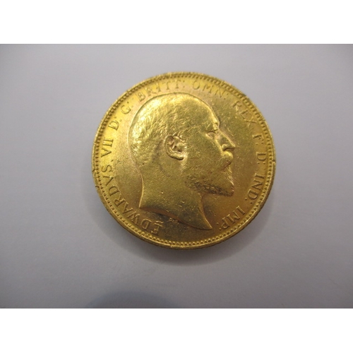 112 - An Edward VII gold sovereign dated 1902, a circulated coin with fine definition of features