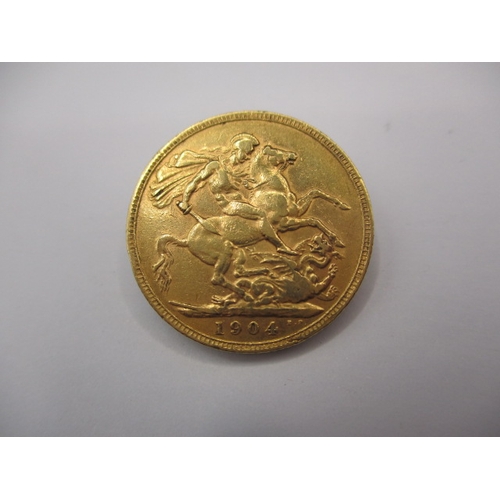 114 - An Edward VII gold sovereign dated 1904, a circulated coin with fine definition of features