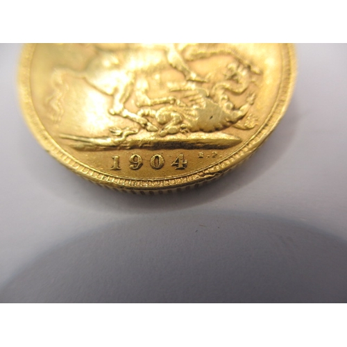 114 - An Edward VII gold sovereign dated 1904, a circulated coin with fine definition of features