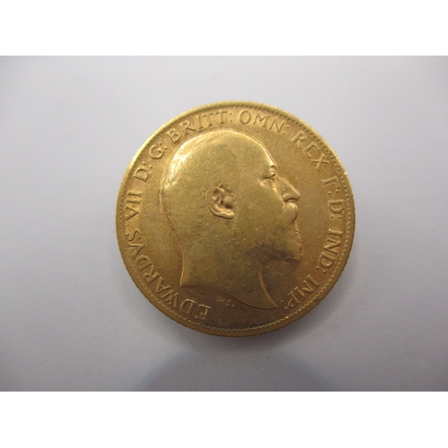 117 - An Edward VII gold half sovereign dated 1907, a circulated coin with fine definition of features