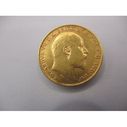 118 - An Edward VII gold half sovereign dated 1907, a circulated coin with fine definition of features