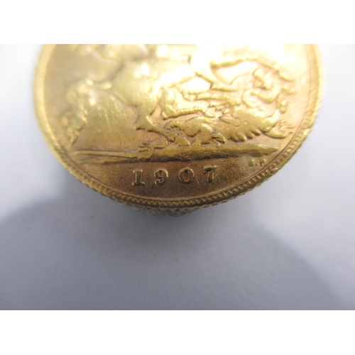 118 - An Edward VII gold half sovereign dated 1907, a circulated coin with fine definition of features