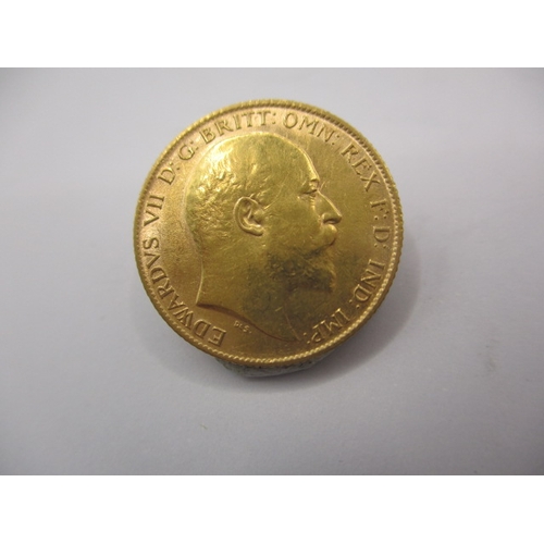 122 - An Edward VII gold half sovereign dated 1910, a circulated coin with fine definition of features