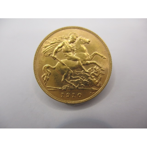 122 - An Edward VII gold half sovereign dated 1910, a circulated coin with fine definition of features