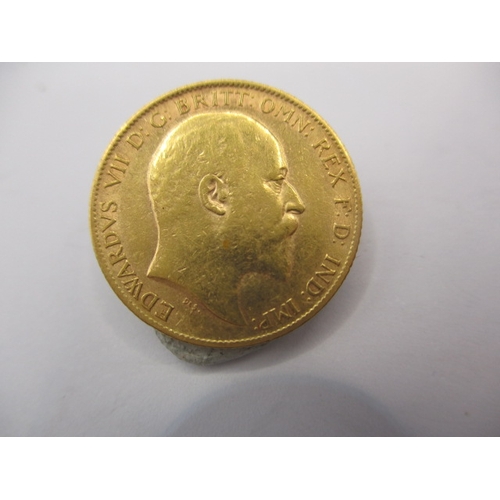 124 - An Edward VII gold half sovereign dated 1905, a circulated coin with fine definition of features