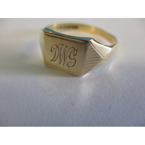 19 - A vintage 9ct yellow gold signet ring, approx. ring size ‘Y’, approx. weight 3.5g, in good pre-owned... 