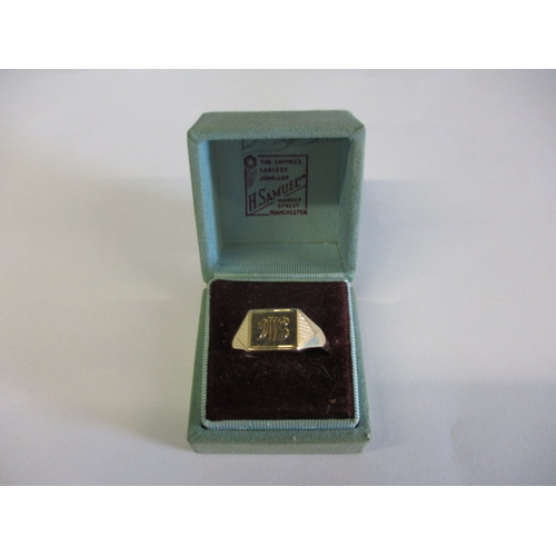 19 - A vintage 9ct yellow gold signet ring, approx. ring size ‘Y’, approx. weight 3.5g, in good pre-owned... 