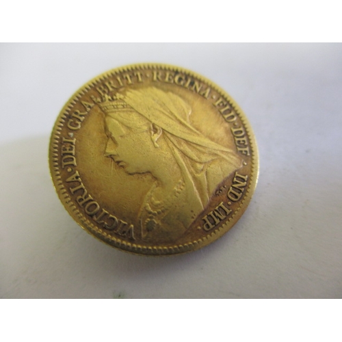 126 - A Victorian gold half sovereign dated 1900,  a circulated coin with fine definition of features