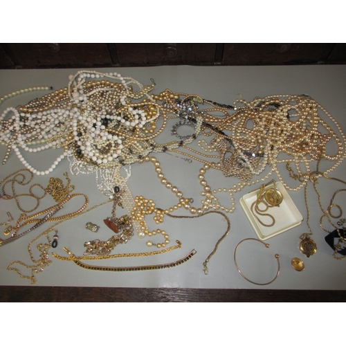 213 - A parcel of vintage costume jewellery, to include a 9ct gold torque bangle 3.7g, all in used conditi... 