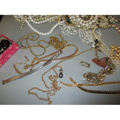 213 - A parcel of vintage costume jewellery, to include a 9ct gold torque bangle 3.7g, all in used conditi... 