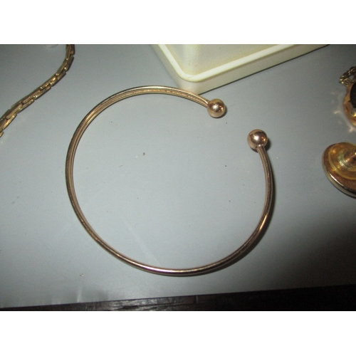 213 - A parcel of vintage costume jewellery, to include a 9ct gold torque bangle 3.7g, all in used conditi... 