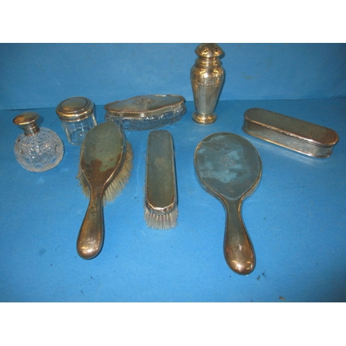 198 - A parcel of silver and white metal mounted items, to include jars and a 3 piece dressing table set, ... 