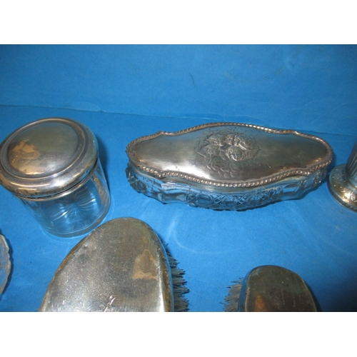 198 - A parcel of silver and white metal mounted items, to include jars and a 3 piece dressing table set, ... 