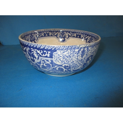 232 - Two antique Worcester blue & White bowls and a later example, approx. diameter of largest 20cm, no o... 