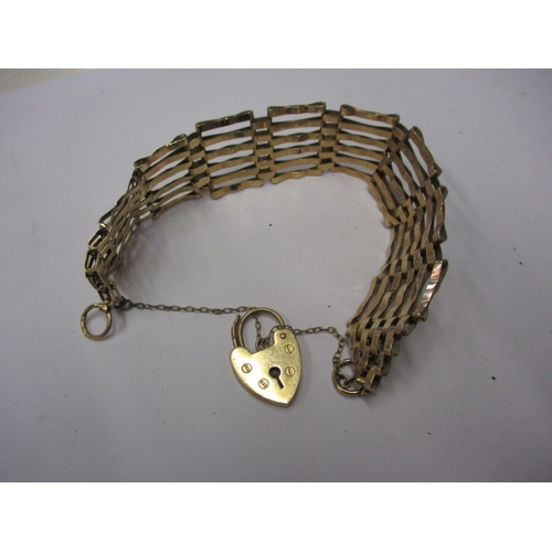 66 - A vintage 9ct yellow gold gate bracelet, in used condition with working clasp and safety chain, appr... 