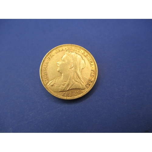 132 - A Victorian gold sovereign dated 1895, a circulated coin with fine definition of features