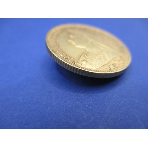 132 - A Victorian gold sovereign dated 1895, a circulated coin with fine definition of features