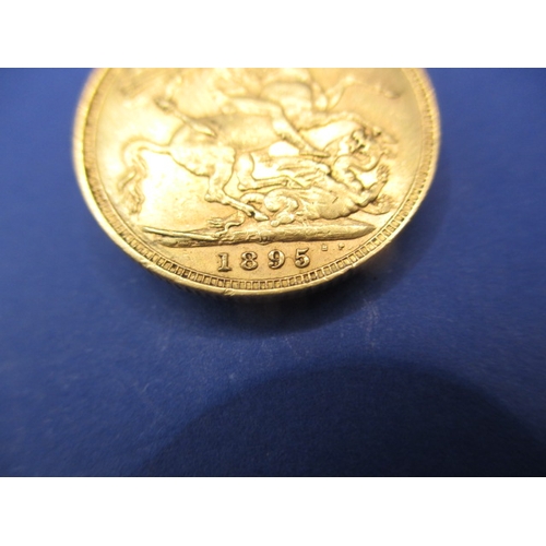 132 - A Victorian gold sovereign dated 1895, a circulated coin with fine definition of features