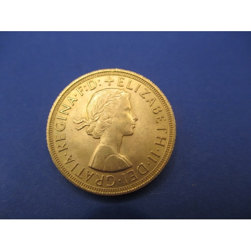 133 - A Elizabeth II gold sovereign dated 1958, a circulated coin with fine definition of features