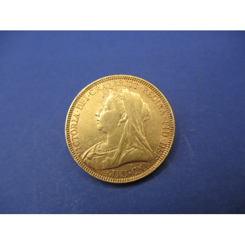 135 - A Victorian gold sovereign dated 1893, a circulated coin with fine definition of features