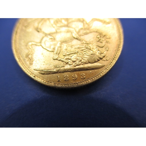 135 - A Victorian gold sovereign dated 1893, a circulated coin with fine definition of features