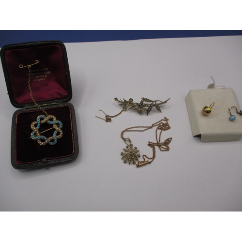 214 - A small parcel of vintage costume jewellery, to include a 15ct yellow gold pearl and turquoise brooc... 