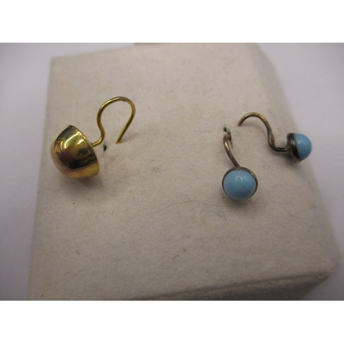 214 - A small parcel of vintage costume jewellery, to include a 15ct yellow gold pearl and turquoise brooc... 