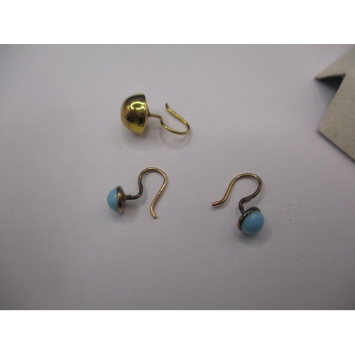 214 - A small parcel of vintage costume jewellery, to include a 15ct yellow gold pearl and turquoise brooc... 