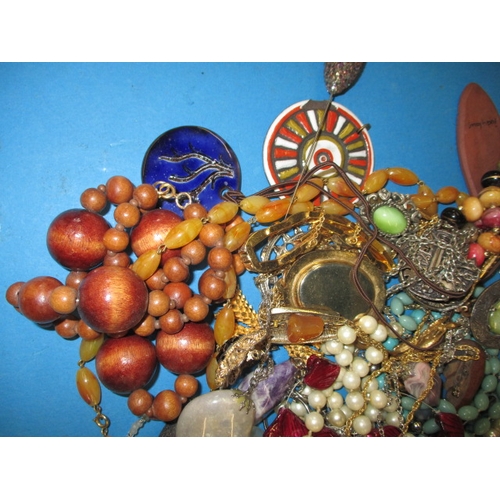 216 - A quantity of costume jewellery, to include bead necklaces, all in used condition