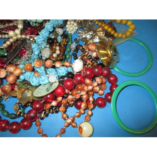 216 - A quantity of costume jewellery, to include bead necklaces, all in used condition