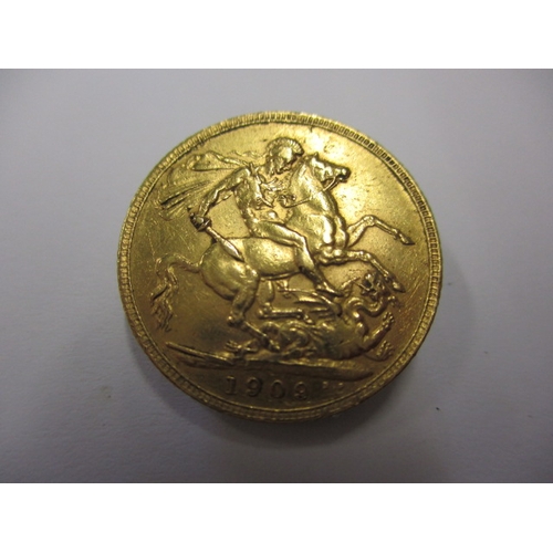 136 - An Edward VII gold sovereign dated 1909, a circulated coin with fine definition of features