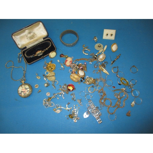 218 - A quantity of vintage costume jewellery and watches to include silver and yellow metal items all in ... 