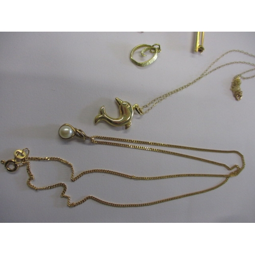 89 - A parcel of gold jewellery items, to include a bar brooch marked 750, Approx gross parcel weight 13.... 