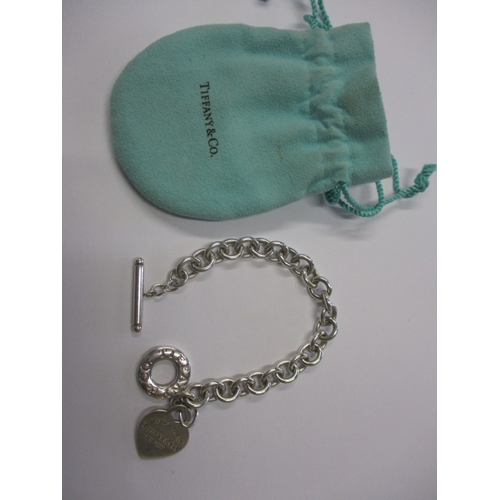 209 - A genuine Tiffany & Co 925 silver bracelet, with bag, provenance by vendor as purchased from the New... 