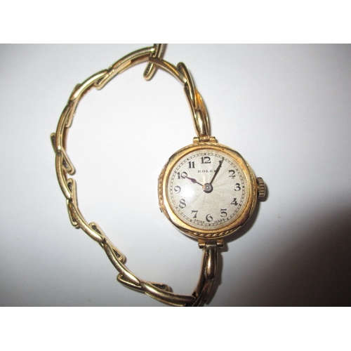 101 - A vintage 18ct gold ladies Rolex wrist watch, with expandable strap, approx. dial diameter 21mm, in ... 