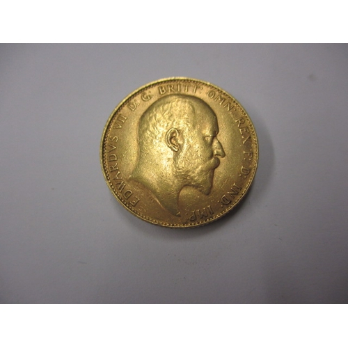 142 - An Edward VII gold sovereign dated 1910, a circulated coin with fine definition of features