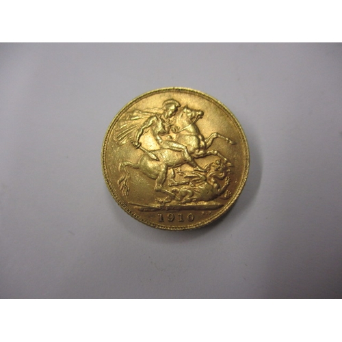 142 - An Edward VII gold sovereign dated 1910, a circulated coin with fine definition of features